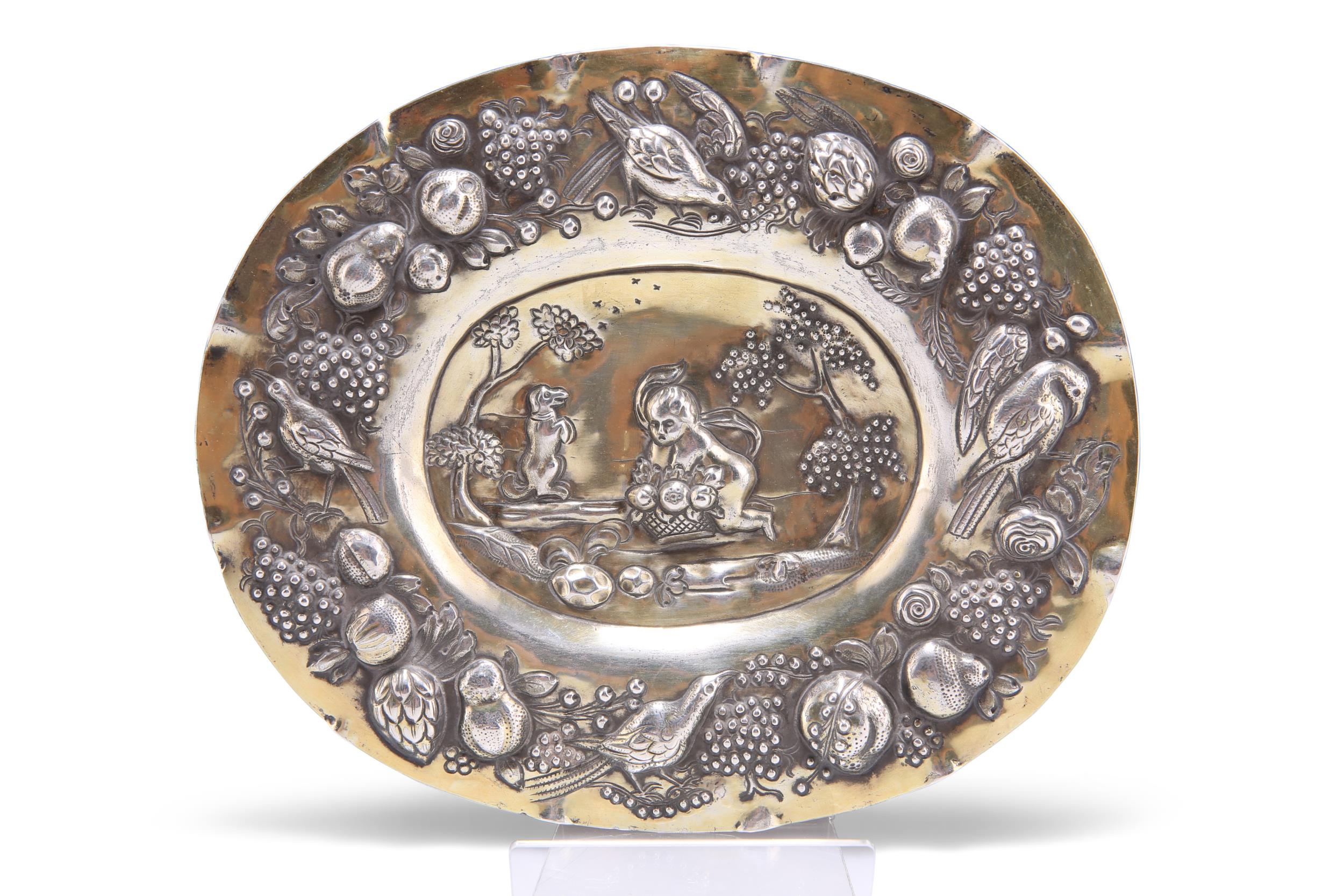 A GEORGE III SILVER-GILT DISH - Image 2 of 2