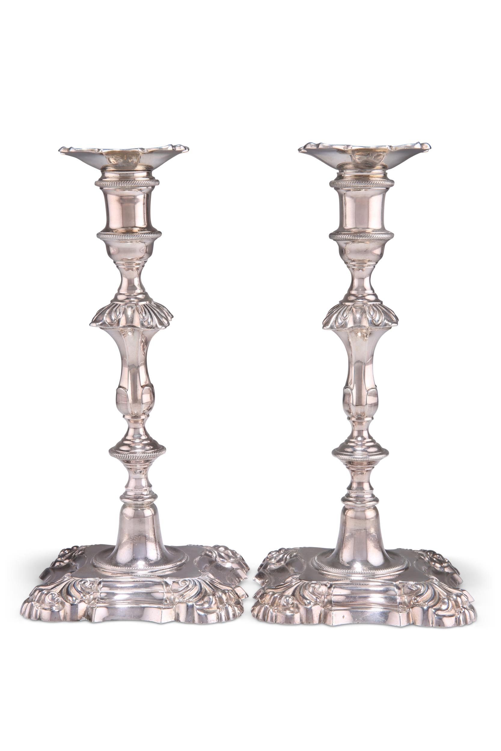 A PAIR OF ELIZABETH II SILVER CANDLESTICKS - Image 2 of 4