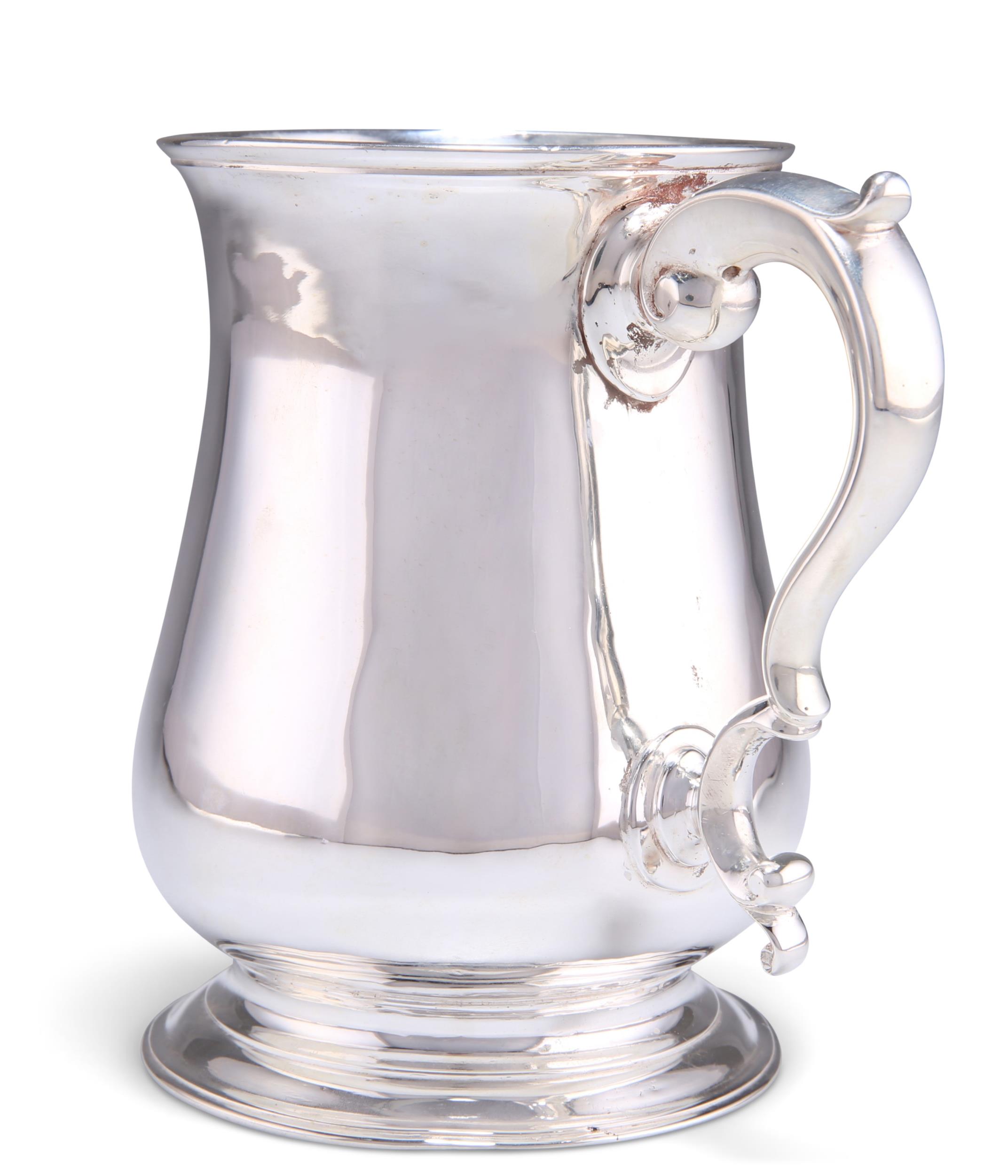 A GEORGE III SILVER MUG - Image 4 of 6