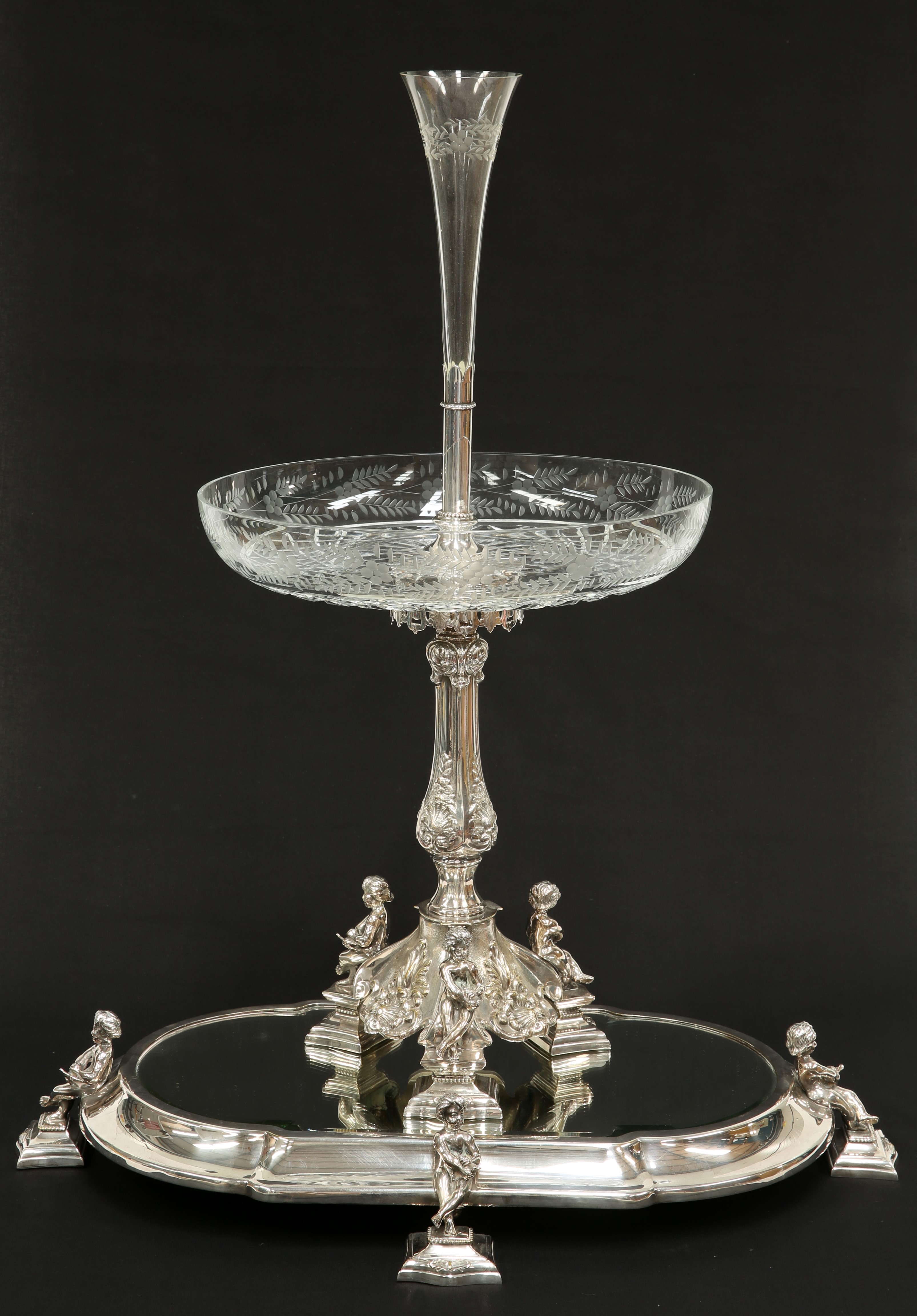 A HANDSOME PAIR OF 19TH CENTURY SILVER-PLATED CENTREPIECES ON MIRRORED STANDS - Image 9 of 16