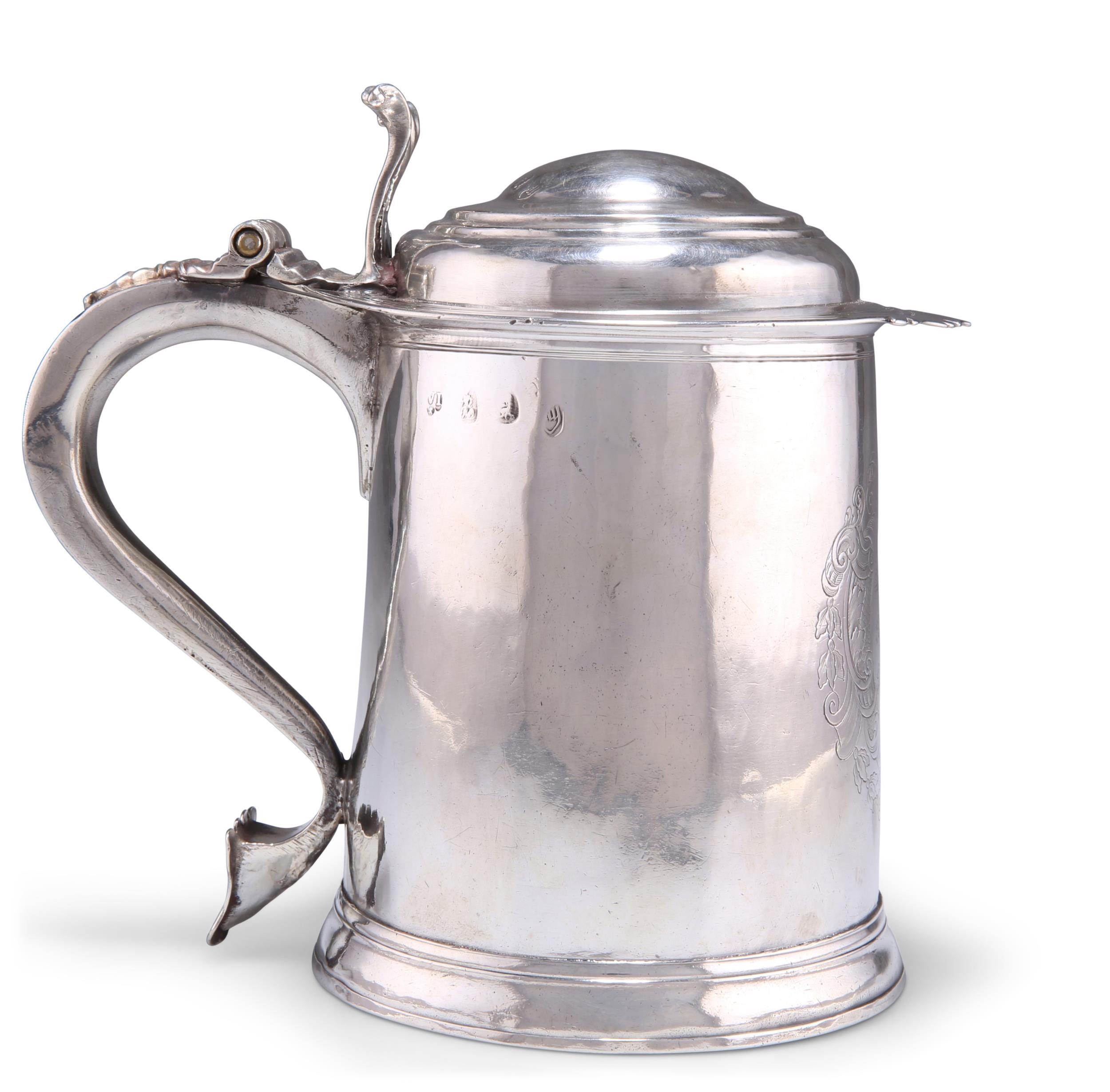 A QUEEN ANNE BRITANNIA STANDARD SILVER LIDDED TANKARD - Image 2 of 8