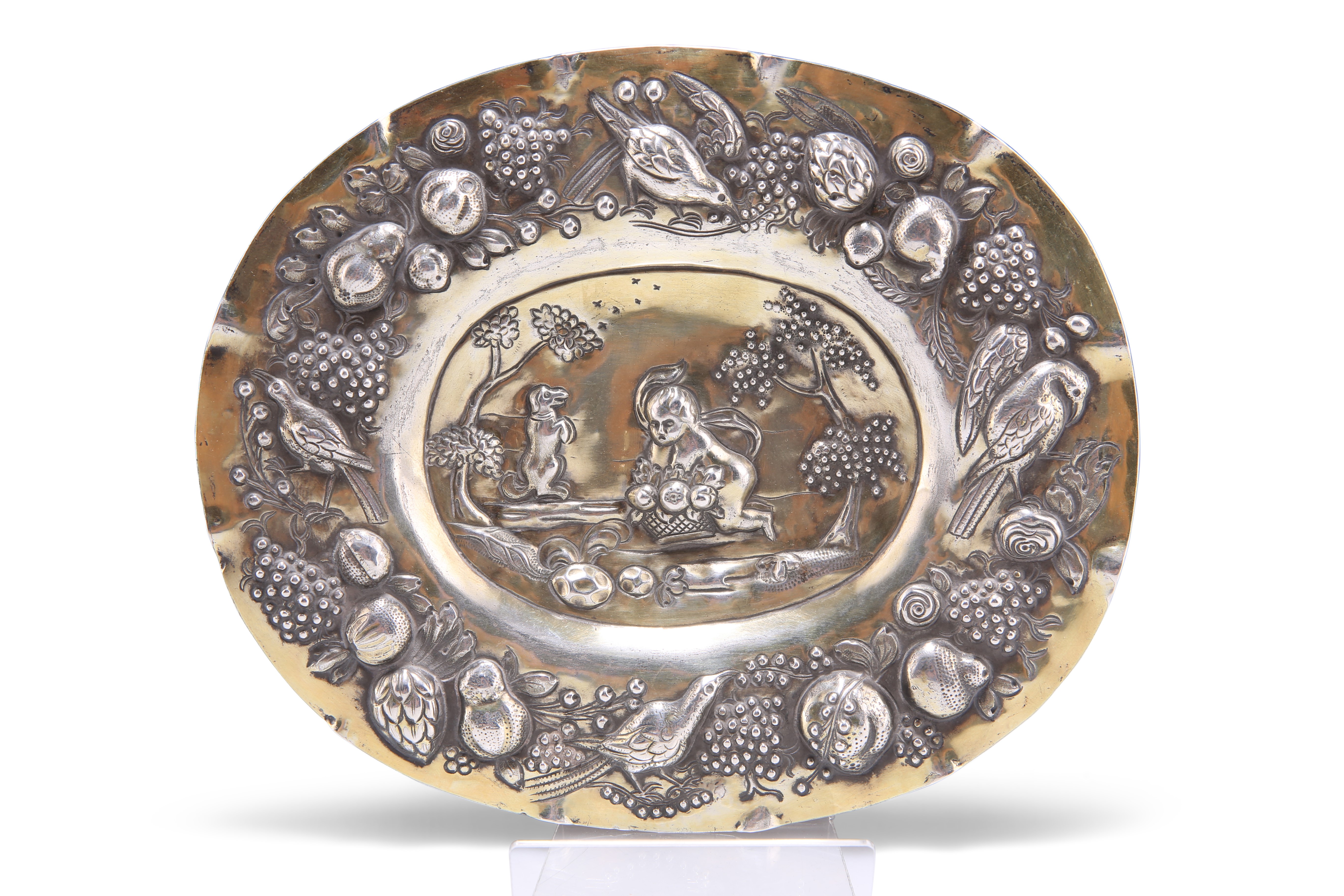 A GEORGE III SILVER-GILT DISH