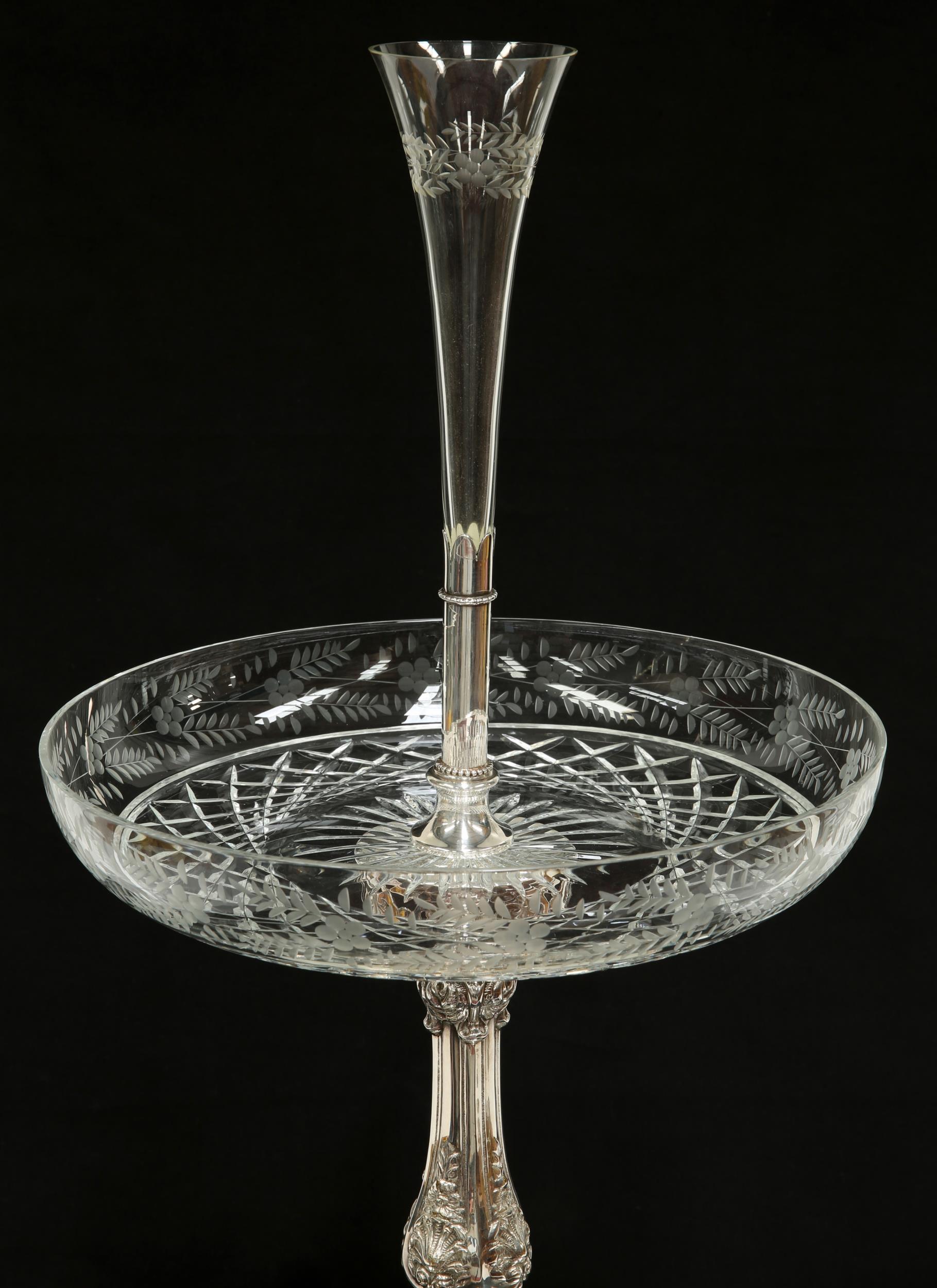 A HANDSOME PAIR OF 19TH CENTURY SILVER-PLATED CENTREPIECES ON MIRRORED STANDS - Image 14 of 16