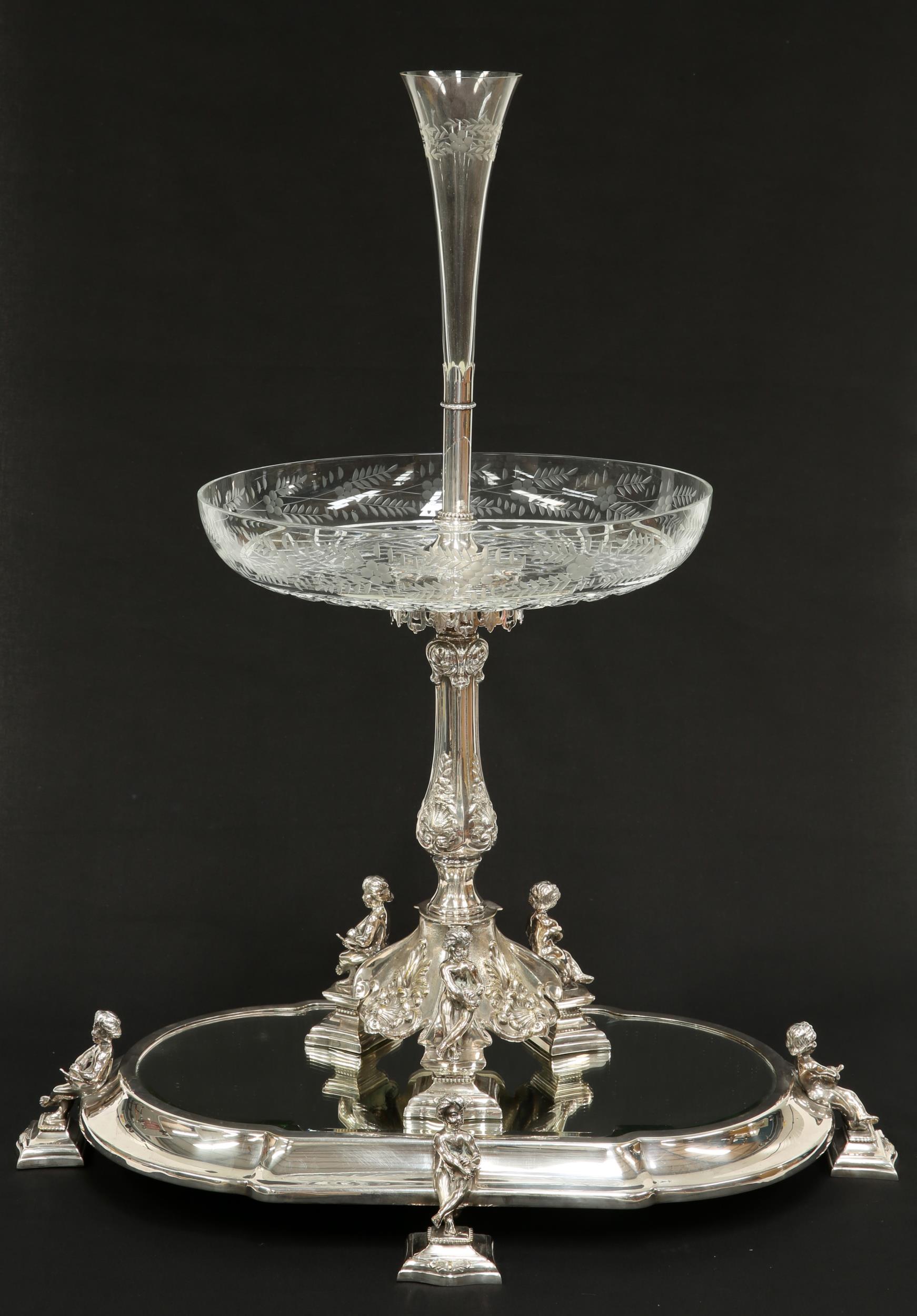 A HANDSOME PAIR OF 19TH CENTURY SILVER-PLATED CENTREPIECES ON MIRRORED STANDS - Image 10 of 16