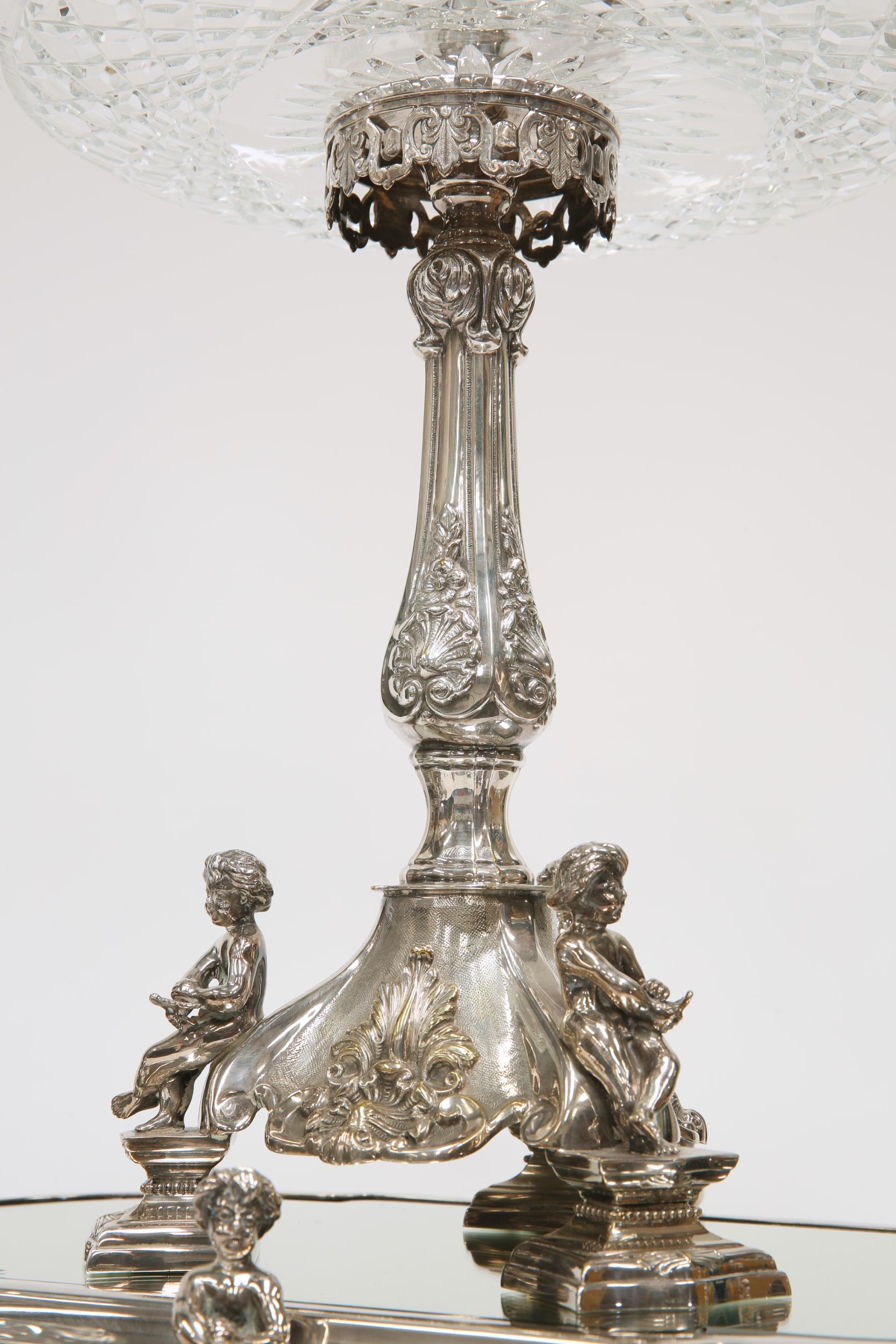 A HANDSOME PAIR OF 19TH CENTURY SILVER-PLATED CENTREPIECES ON MIRRORED STANDS - Image 8 of 16