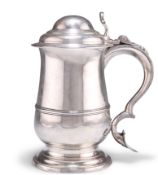 A GEORGE III SILVER LIDDED TANKARD