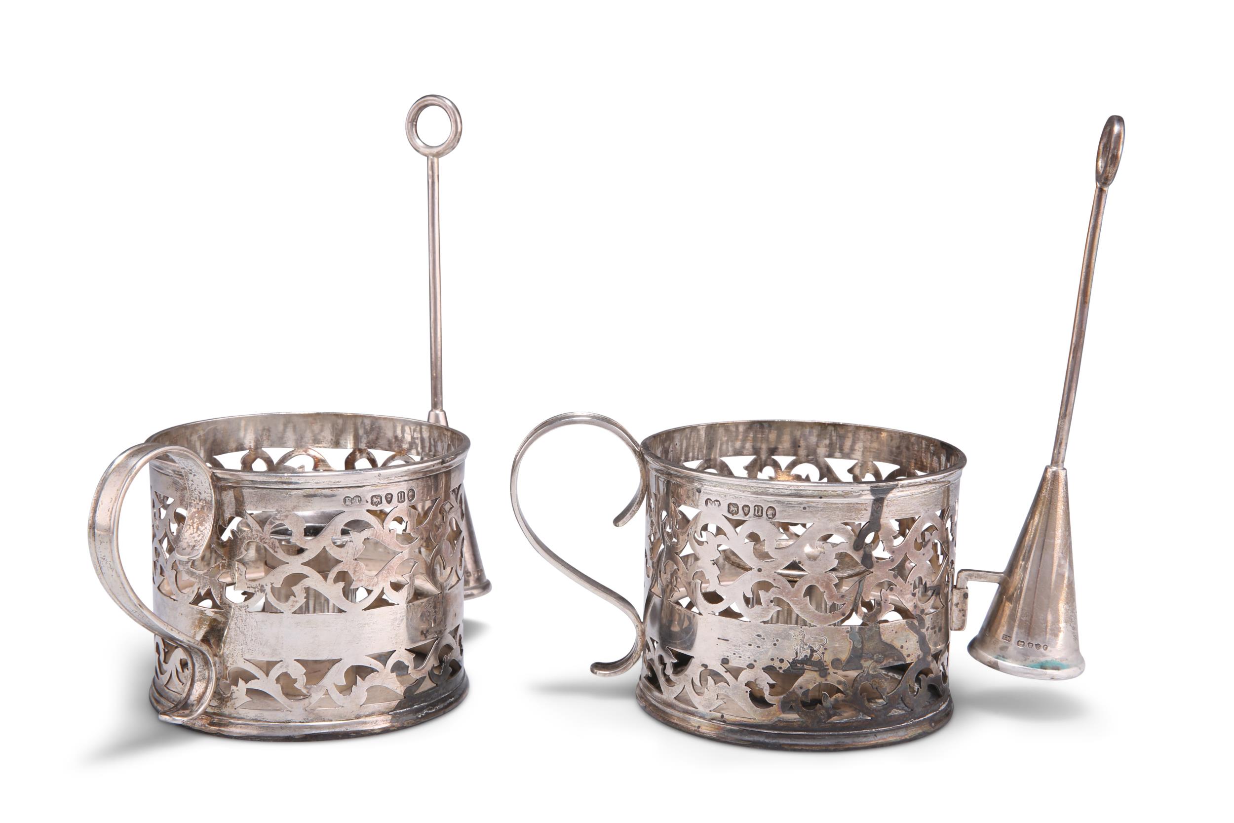 A PAIR OF VICTORIAN SILVER HURRICANE CHAMBERSTICKS - Image 4 of 8
