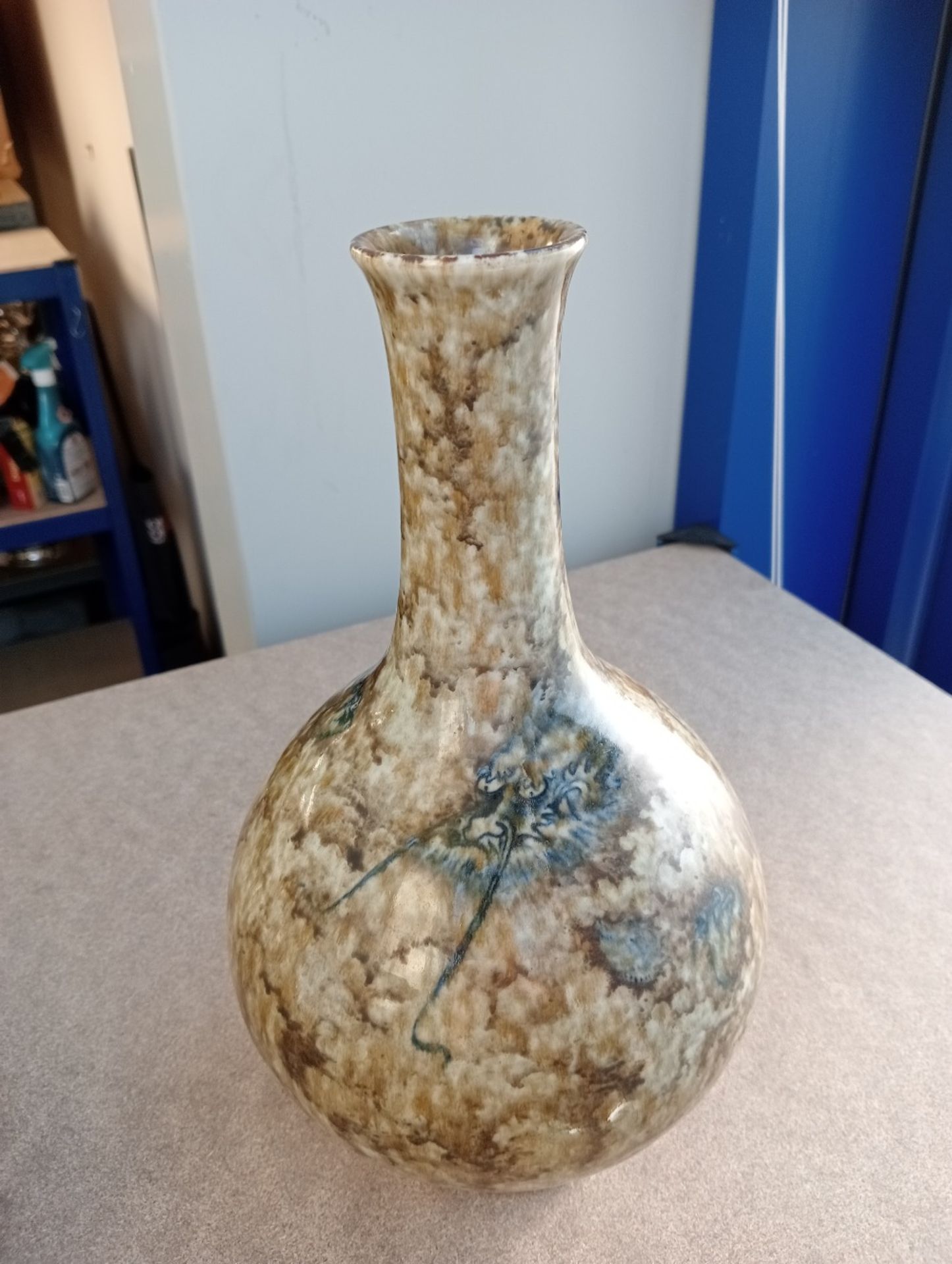 A CHINESE DRAGON VASE - Image 9 of 10