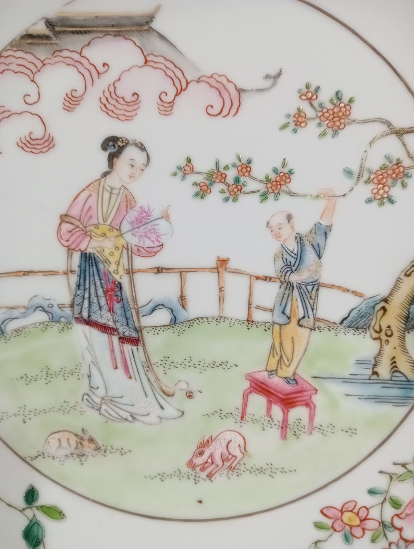 A CHINESE YONGZHENG-STYLE FAMILLE ROSE DISH - Image 4 of 9