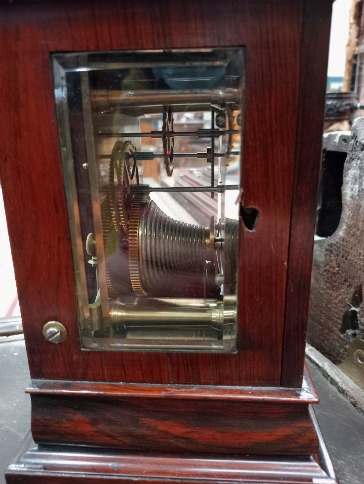 A MID-19TH CENTURY ROSEWOOD LIBRARY CLOCK - Bild 7 aus 8