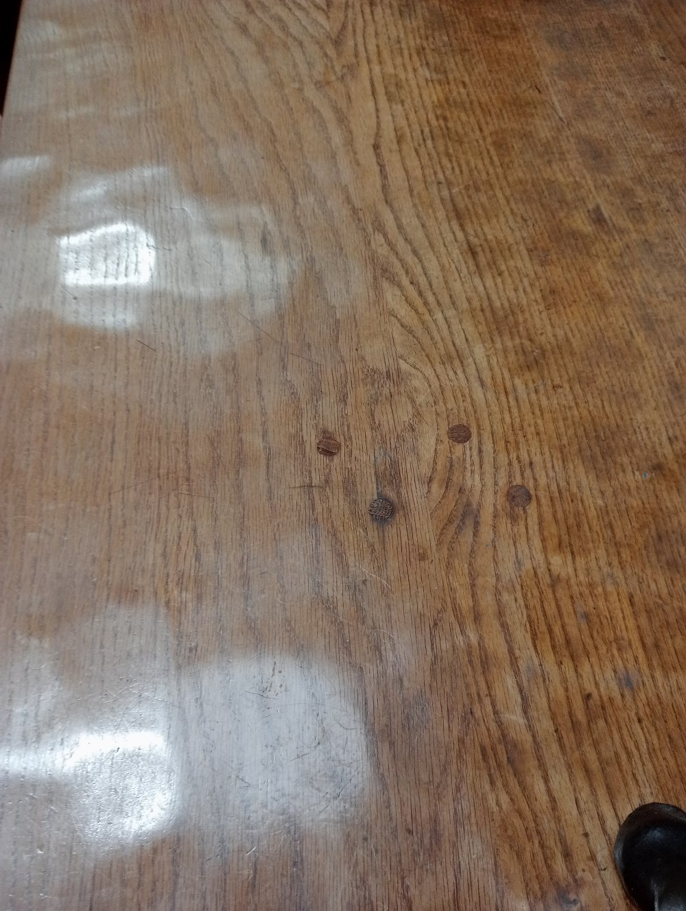 ROBERT THOMPSON OF KILBURN, A MOUSEMAN OAK DINING TABLE - Bild 2 aus 4