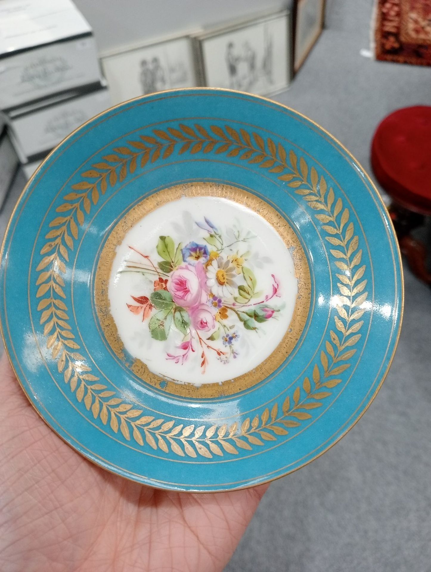 A 19TH CENTURY SÈVRES-STYLE CABINET CUP AND SAUCER - Bild 18 aus 23