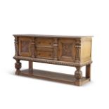 A JACOBEAN-STYLE OAK SIDEBOARD, EARLY 20TH CENTURY