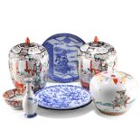 A GROUP OF CHINESE AND JAPANESE CERAMICS