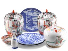 A GROUP OF CHINESE AND JAPANESE CERAMICS