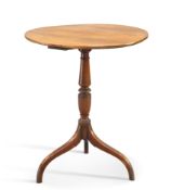 AN EARLY 19TH CENTURY MAHOGANY TRIPOD TABLE