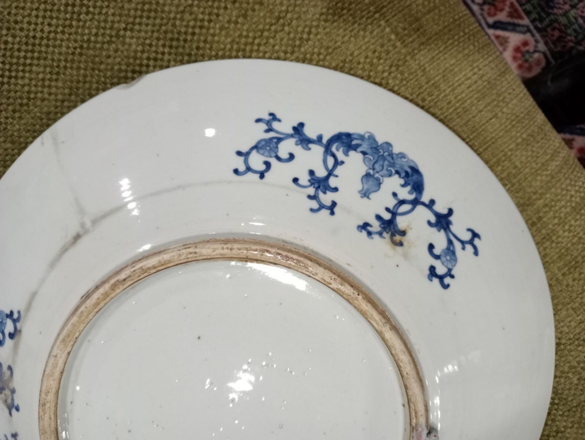 A 19TH CENTURY CHINESE BLUE AND WHITE CHARGER - Bild 8 aus 8
