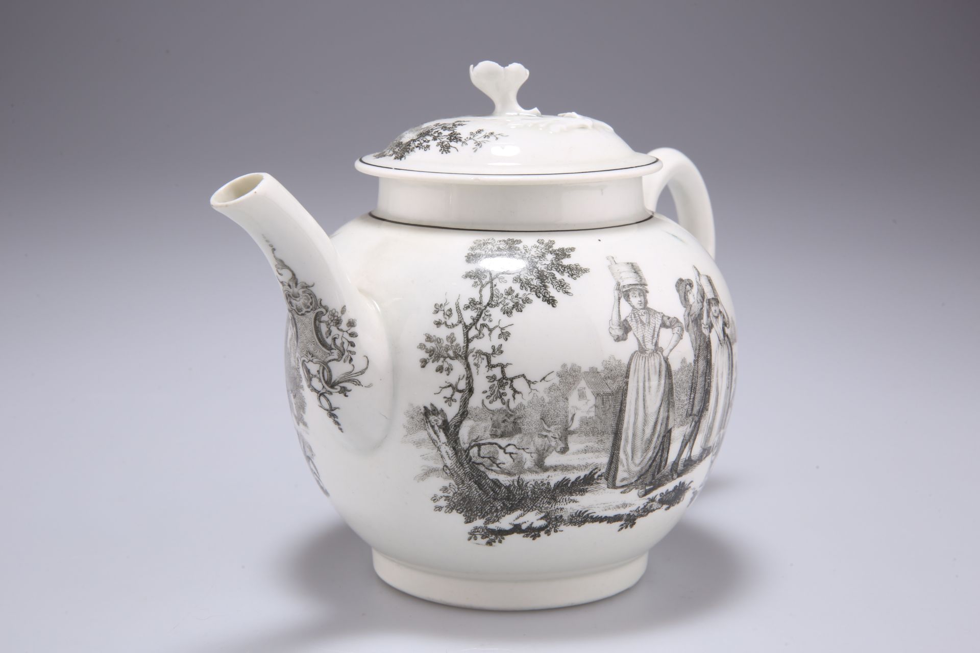 A WORCESTER BLACK TRANSFER-PRINTED TEA SERVICE - Bild 3 aus 3