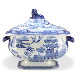 AN EARLY 19TH CENTURY NEWCASTLE WILLOW PATTERN TUREEN