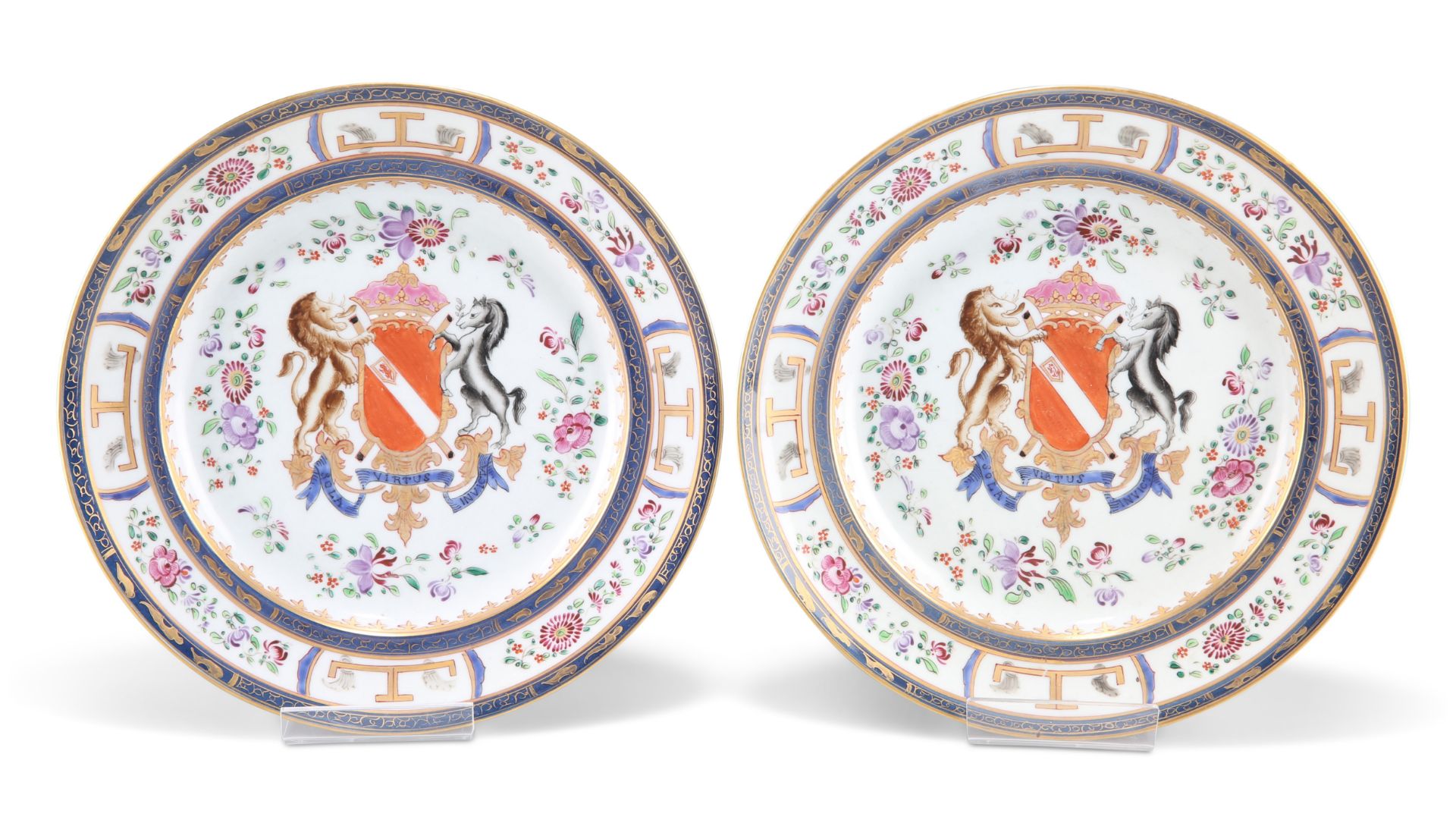 A PAIR OF SAMSON ARMORIAL PLATES, LATE 19TH CENTURY