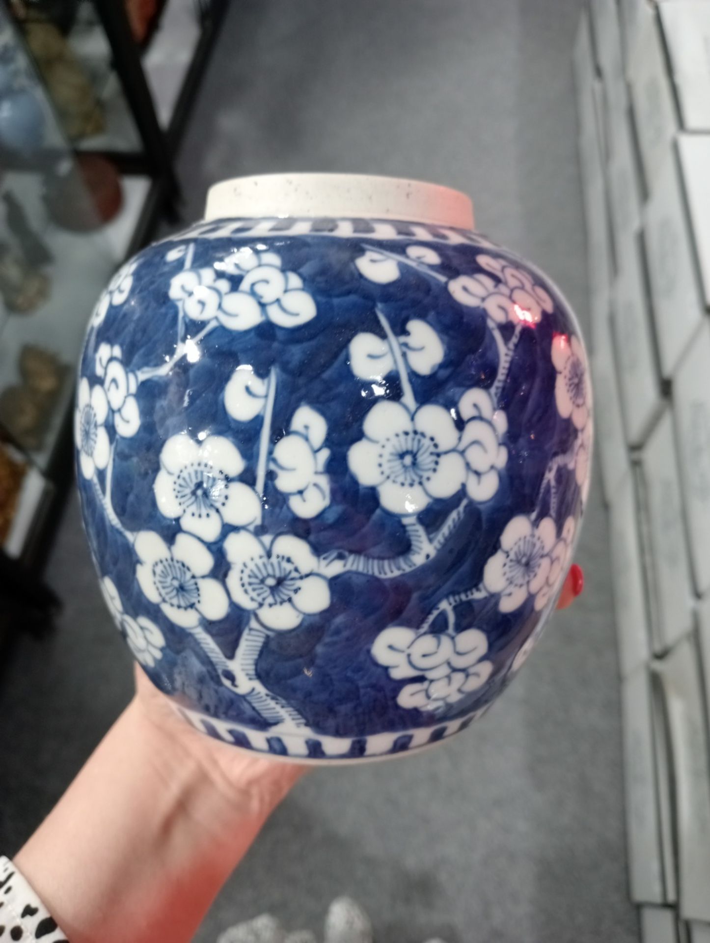 A 19TH CENTURY CHINESE BLUE AND WHITE GINGER JAR AND COVER - Image 5 of 13