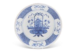 A 19TH CENTURY CHINESE BLUE AND WHITE CHARGER