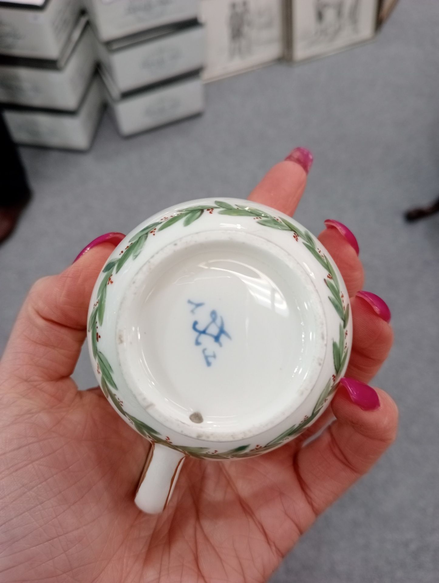 A 19TH CENTURY SÈVRES-STYLE CABINET CUP AND SAUCER - Image 10 of 23