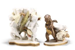 A MOORE BROTHERS PORCELAIN CENTREPIECE, CIRCA 1880-90