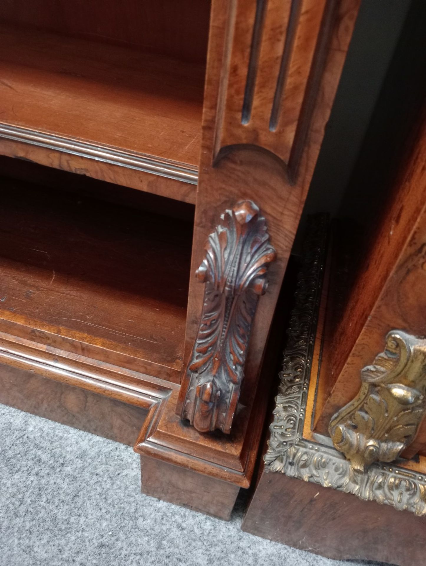 A VICTORIAN BURR WALNUT OPEN BOOKCASE - Bild 4 aus 6