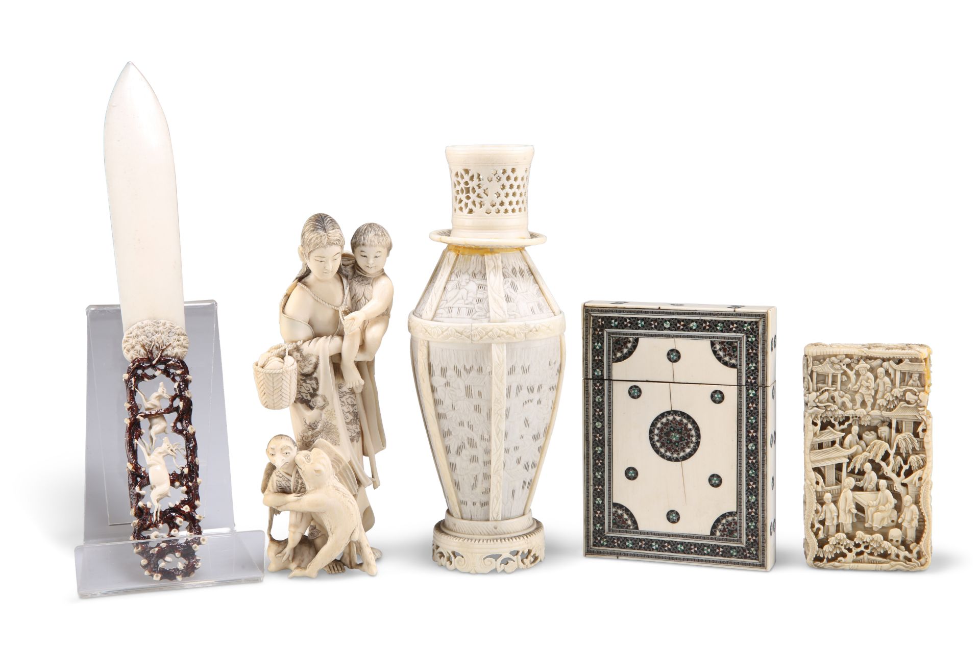 A GROUP OF 19TH CENTURY IVORY OBJECTS