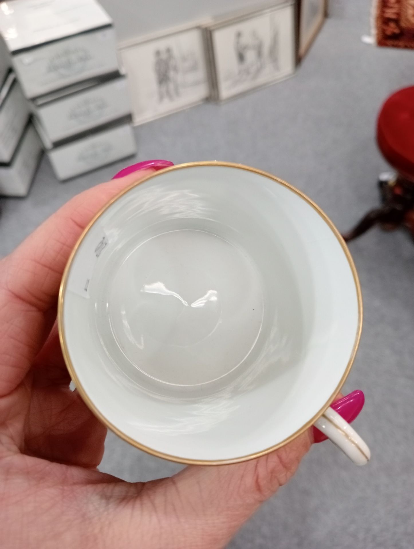 A 19TH CENTURY SÈVRES-STYLE CABINET CUP AND SAUCER - Bild 17 aus 23