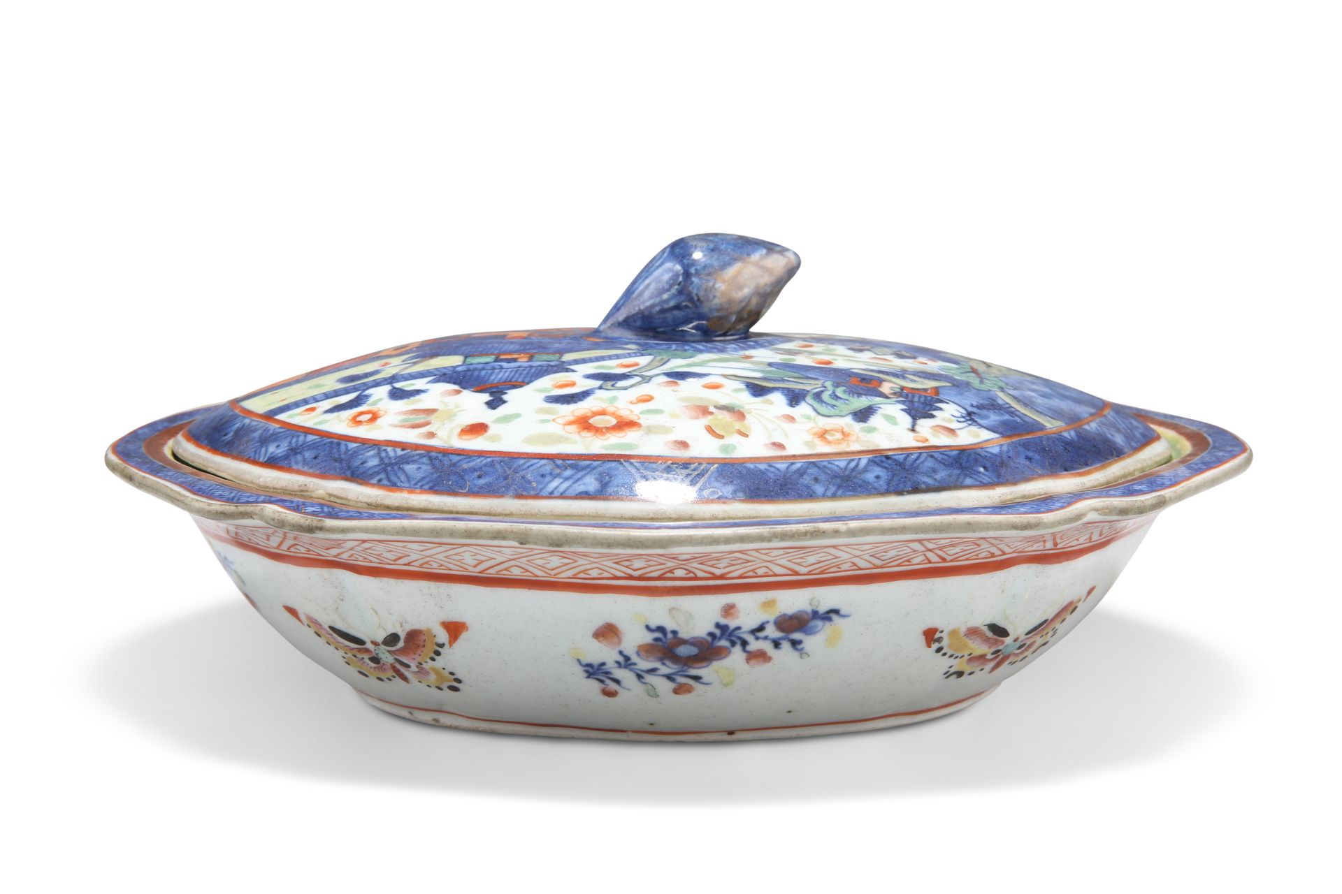 AN 18TH CENTURY CHINESE CLOBBERED TUREEN AND COVER - Bild 2 aus 4
