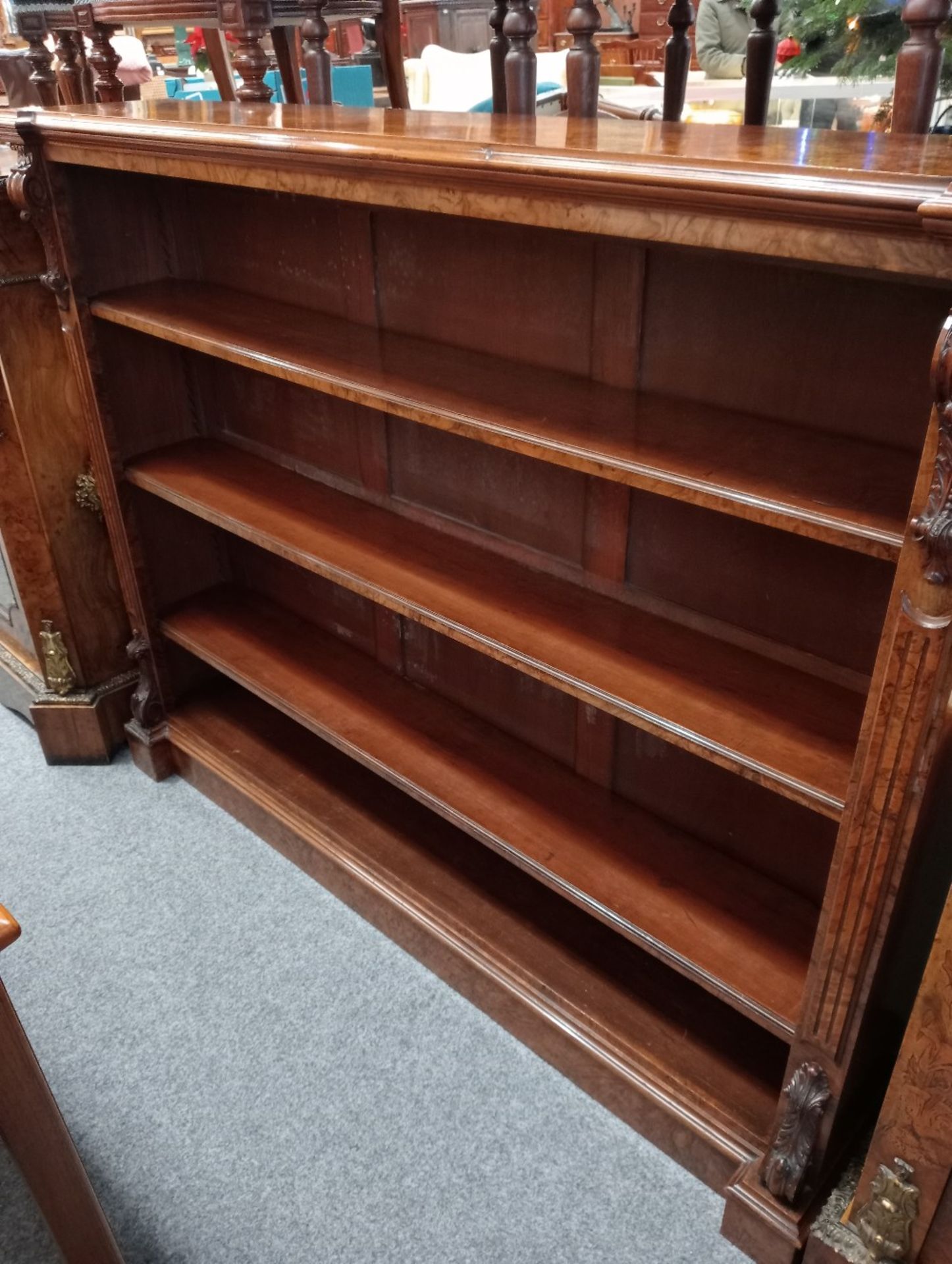 A VICTORIAN BURR WALNUT OPEN BOOKCASE - Bild 3 aus 6