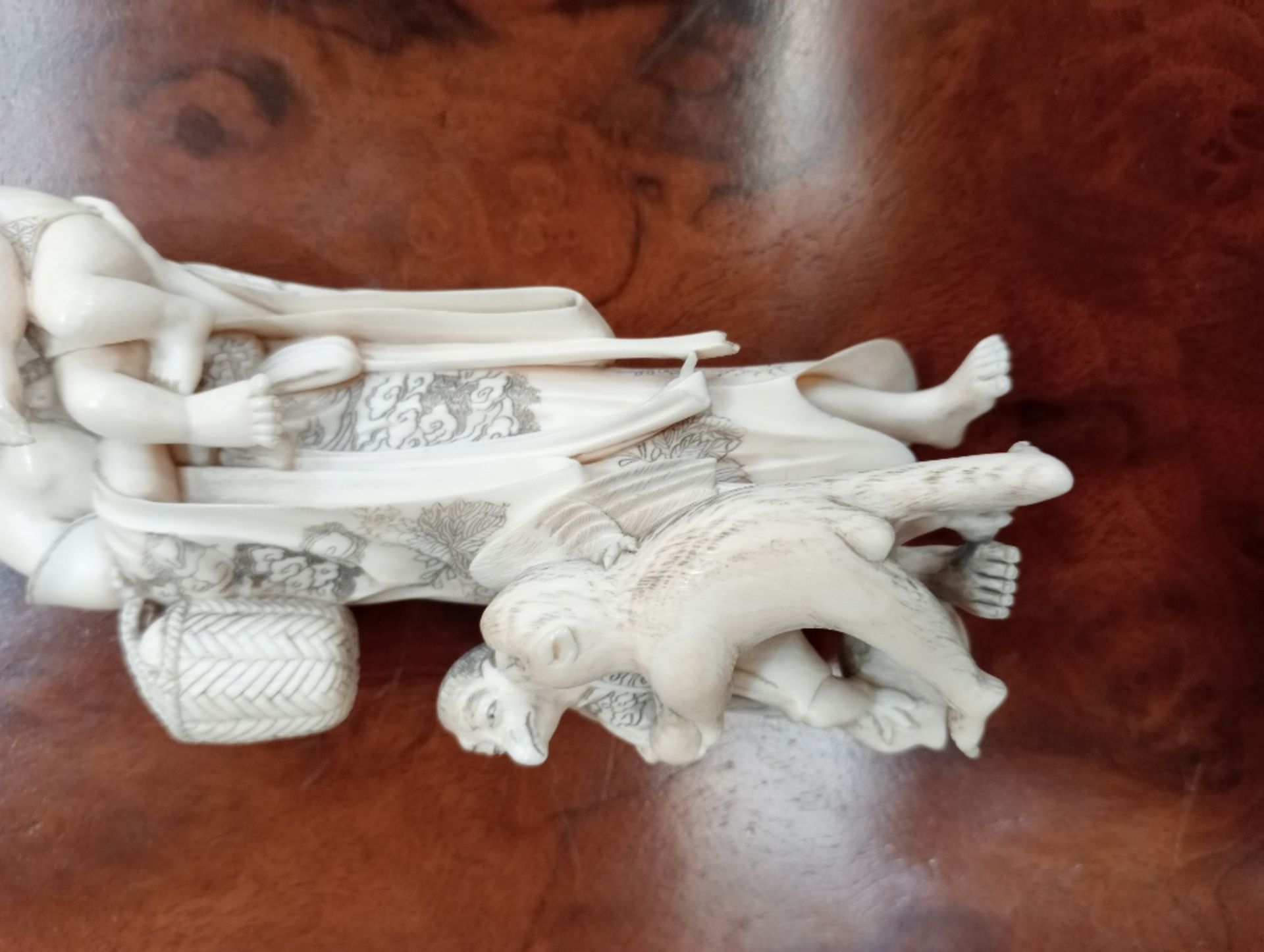 A GROUP OF 19TH CENTURY IVORY OBJECTS - Image 13 of 24