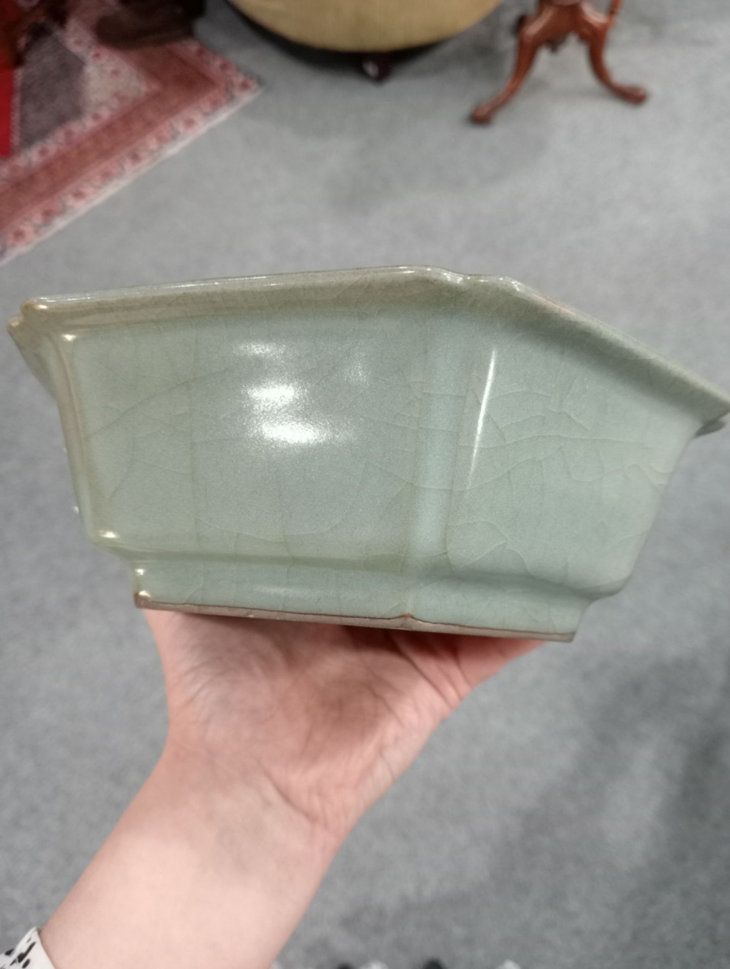 A CHINESE CELADON BOWL - Bild 5 aus 7