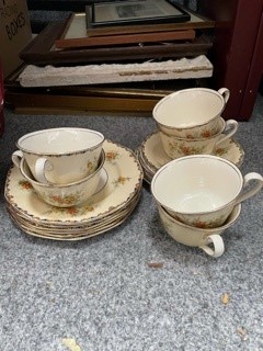 Six Royal Winton chintz teacups, saucers and tea plates (18)