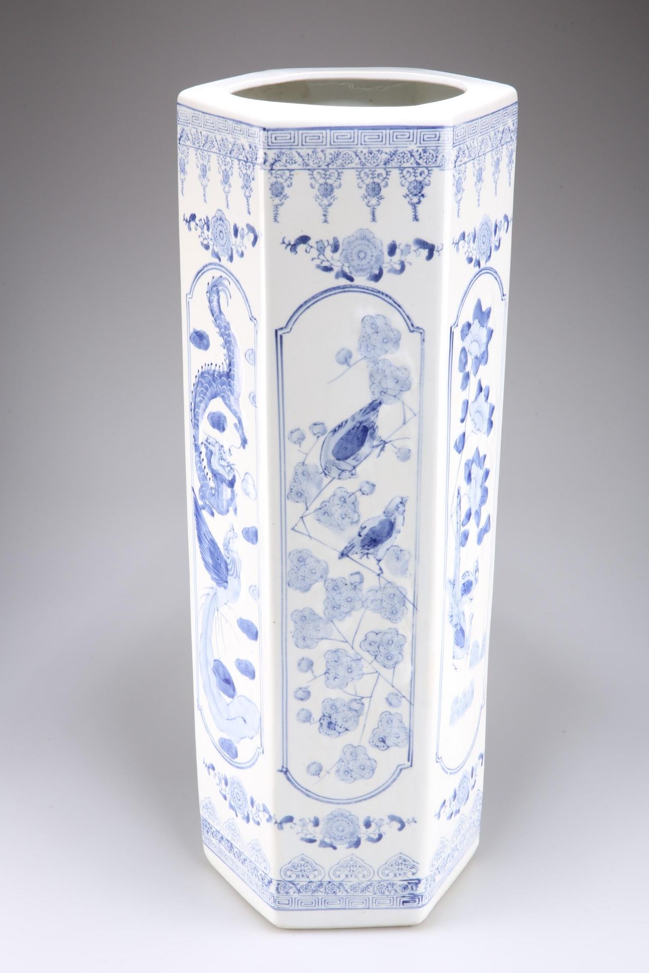 Oriental blue and white stickstand