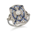 AN 18 CARAT WHITE GOLD ART DECO-STYLE SAPPHIRE AND DIAMOND RING