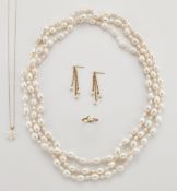 A GROUP OF CULTURED PEARL JEWELLERY