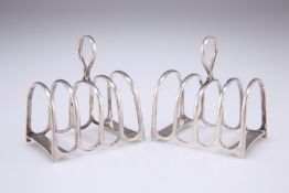 A PAIR OF GEORGE V SILVER FIVE-BAR TOAST RACKS