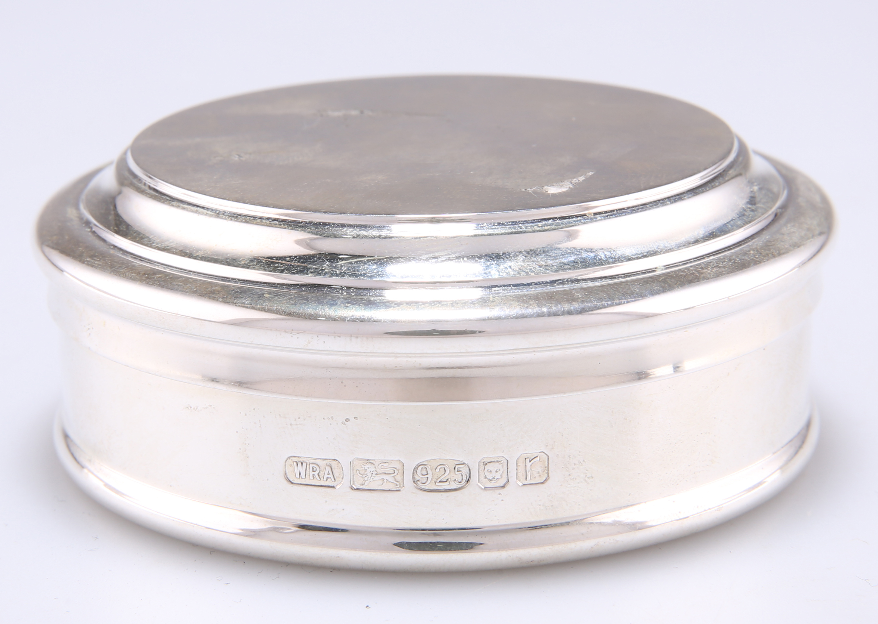 AN ELIZABETH II SILVER BOX