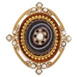 A VICTORIAN AGATE AND SPLIT PEARL BROOCH