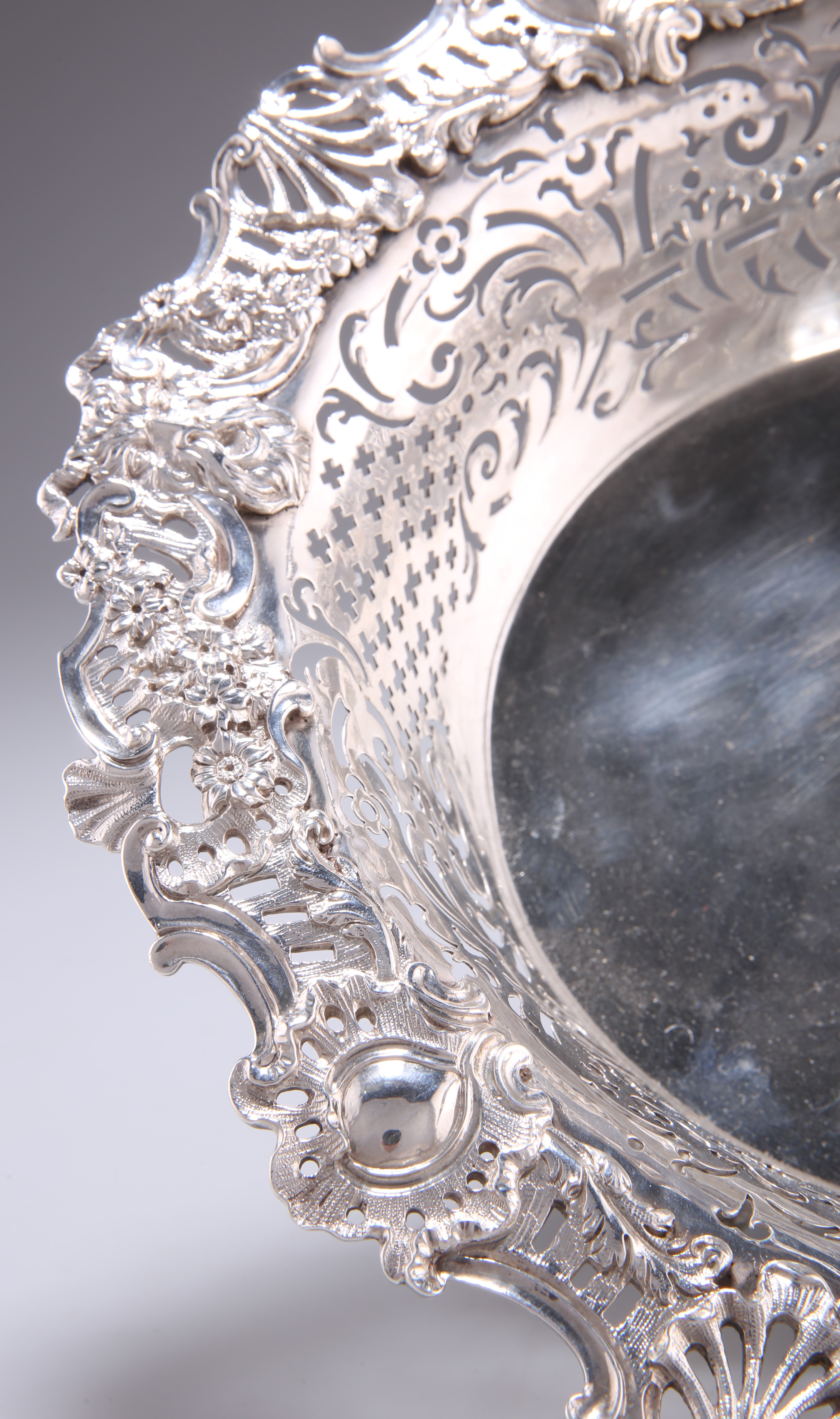 A GEORGE II ROCOCO SILVER CAKE BASKET - Image 5 of 6