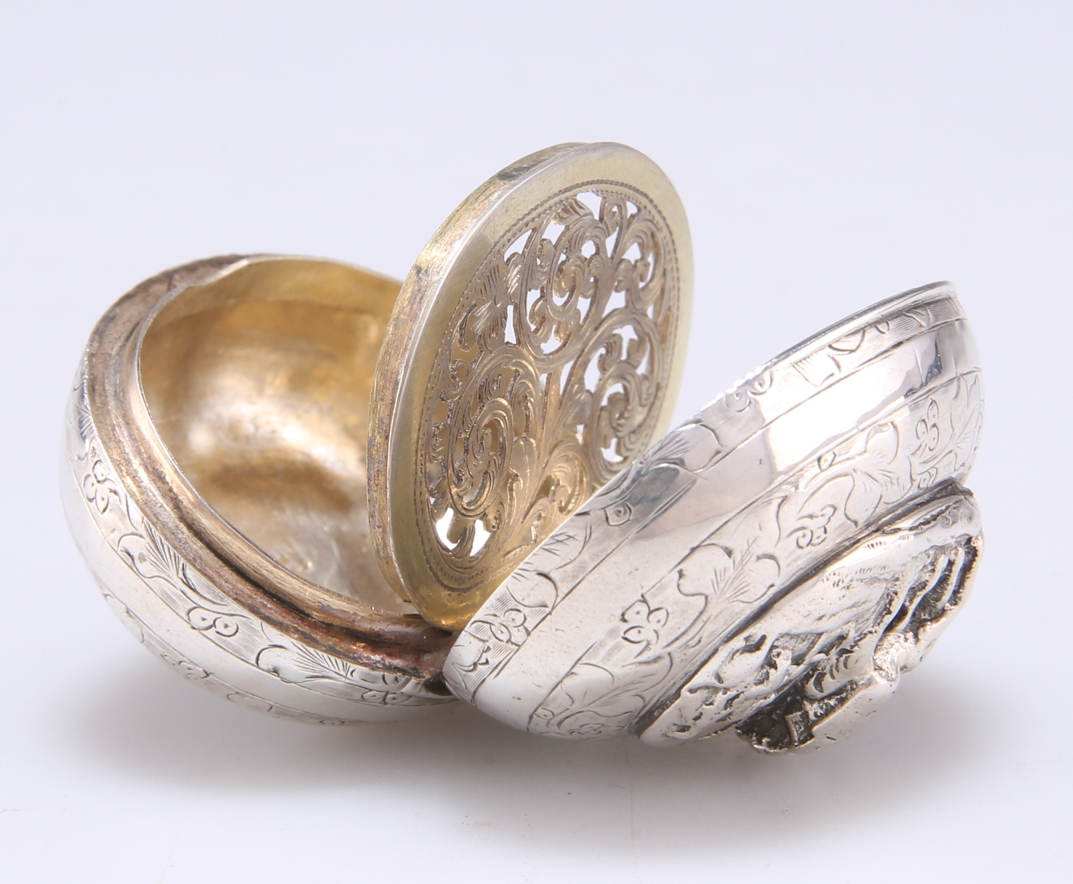 AN UNUSUAL VICTORIAN SILVER VINAIGRETTE - Image 2 of 5