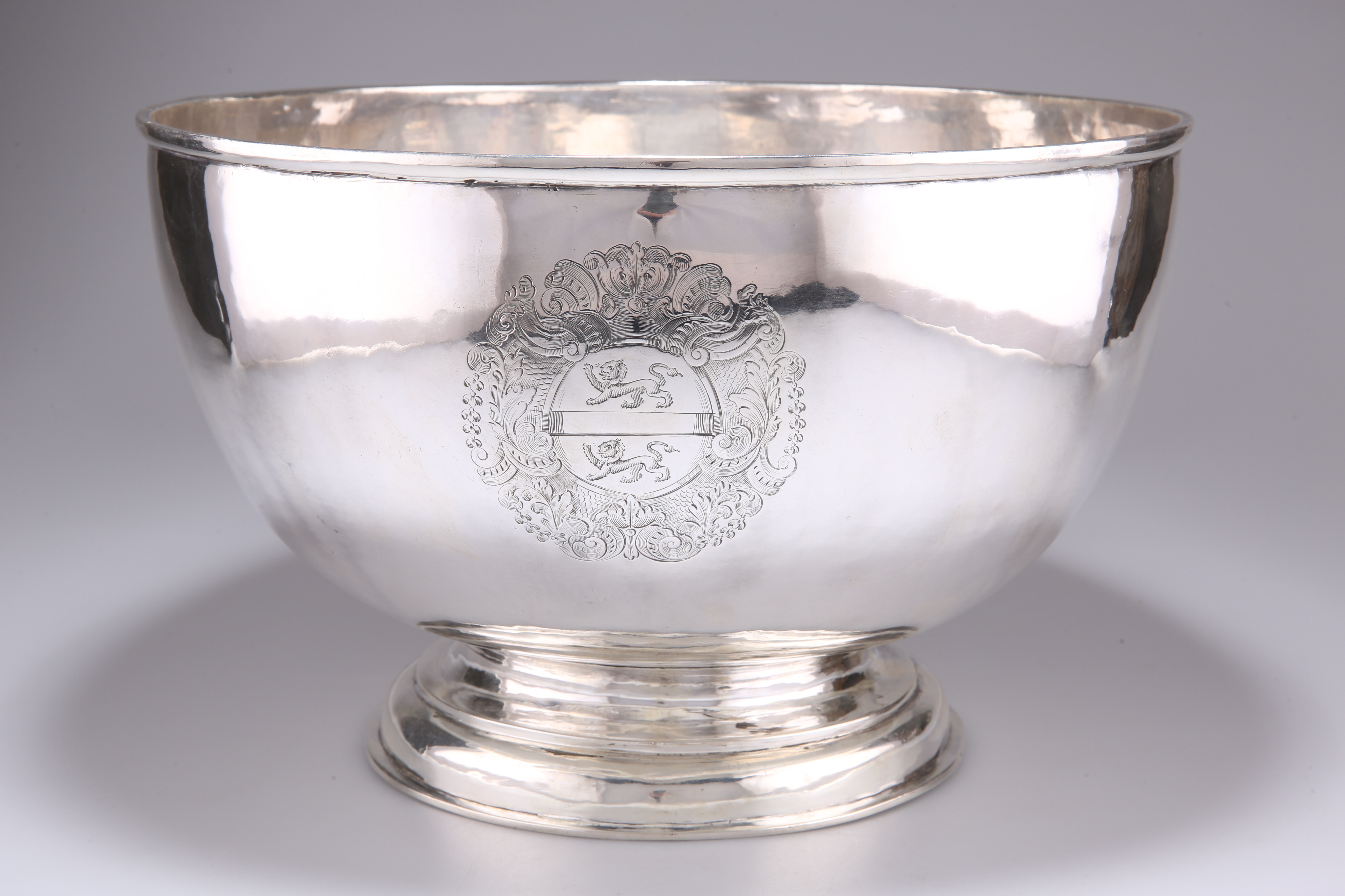 A QUEEN ANNE RARE SILVER MONTEITH - Image 2 of 5