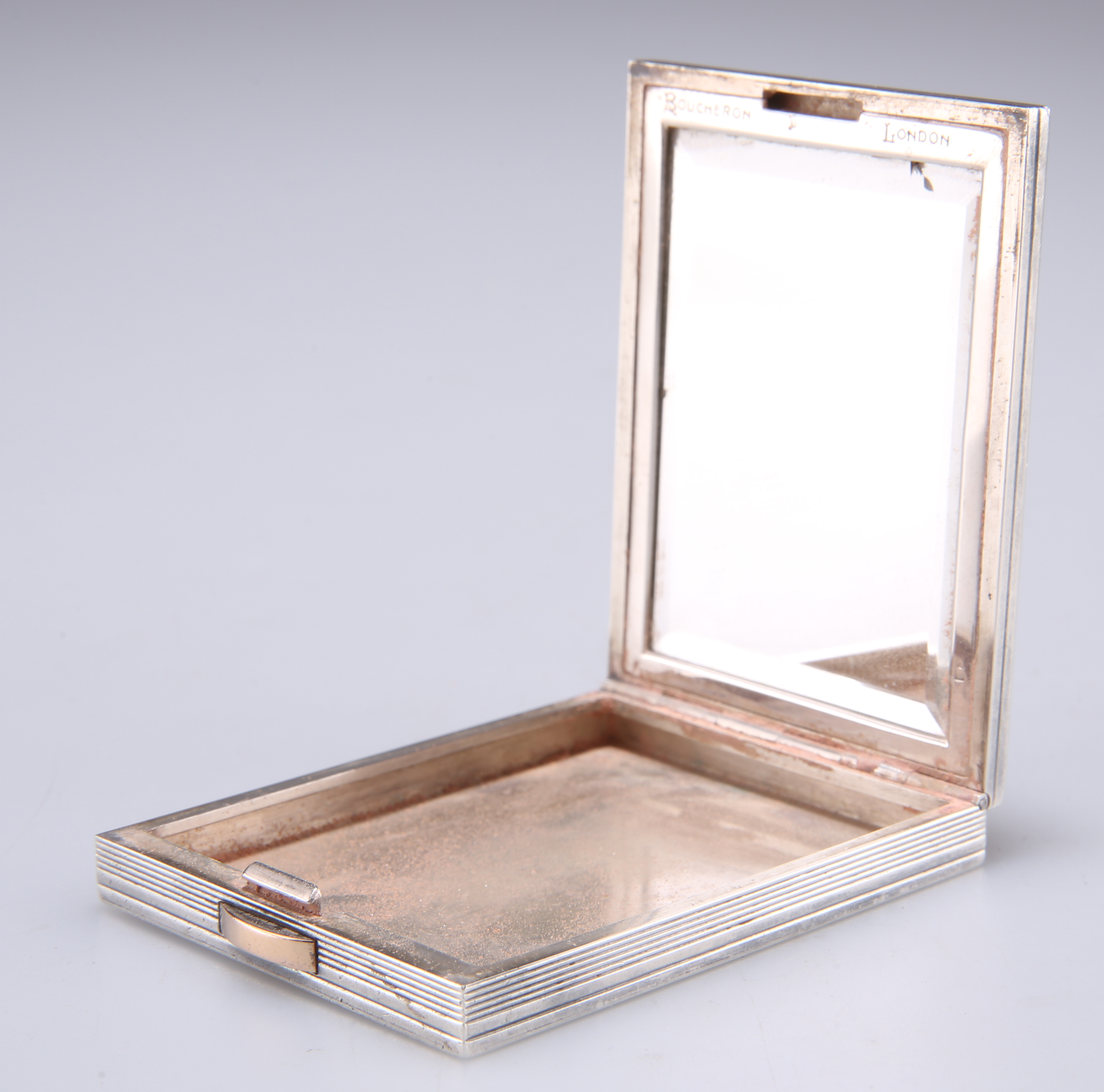 A BOUCHERON GOLD-MOUNTED SILVER COMPACT - Image 3 of 4