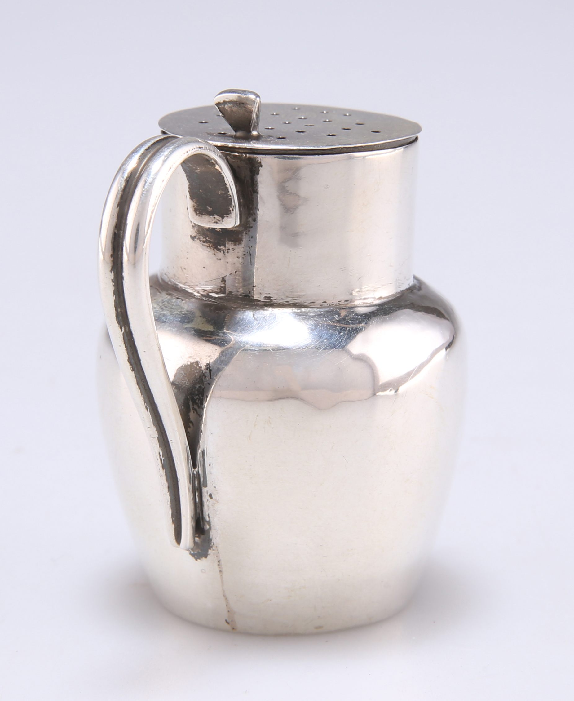 A LATE VICTORIAN SILVER NOVELTY PEPPERETTE - Image 2 of 2