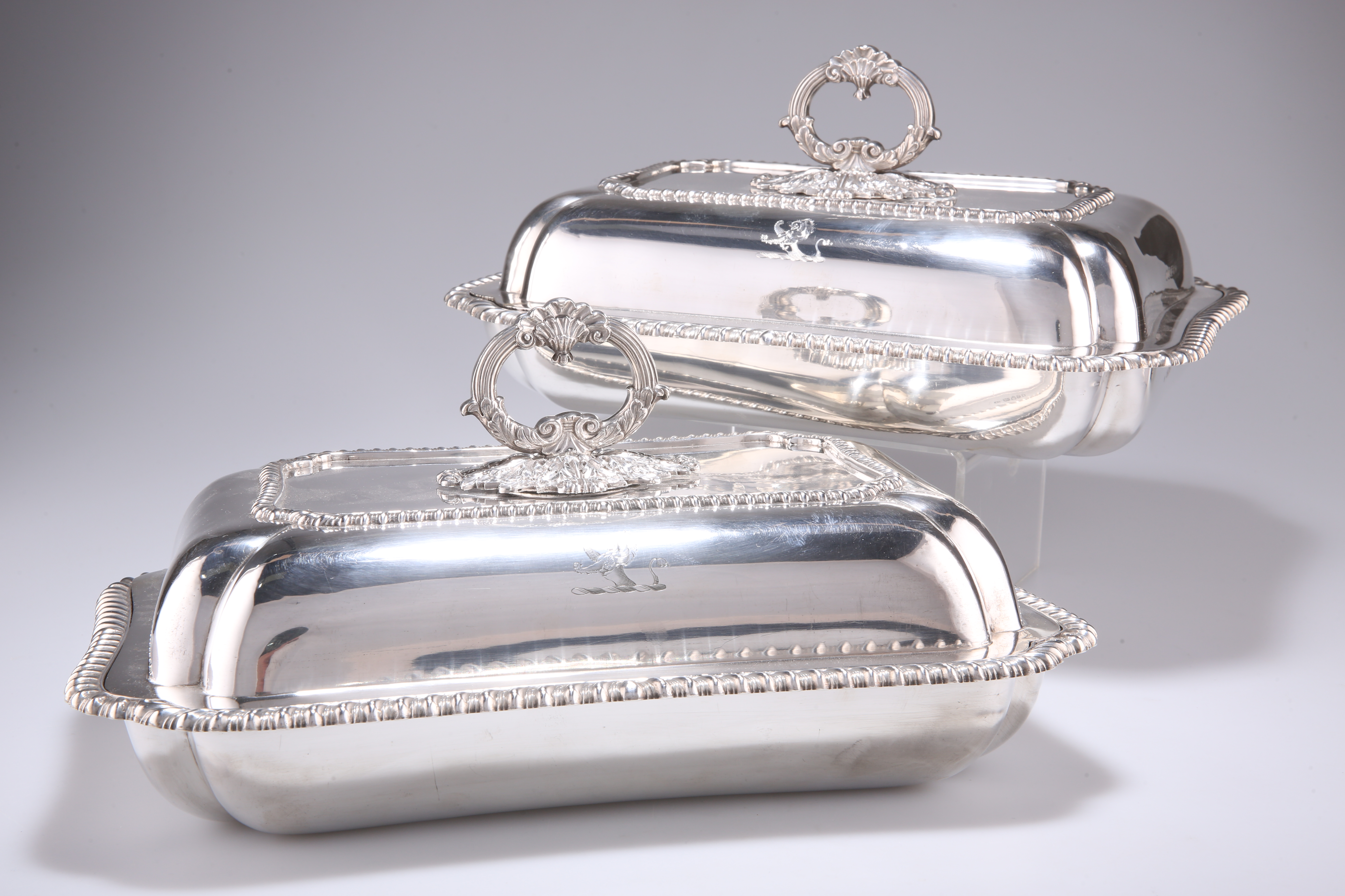 A PAIR OF GEORGE IV SILVER ENTRÉE DISHES AND COVERS - Image 2 of 7