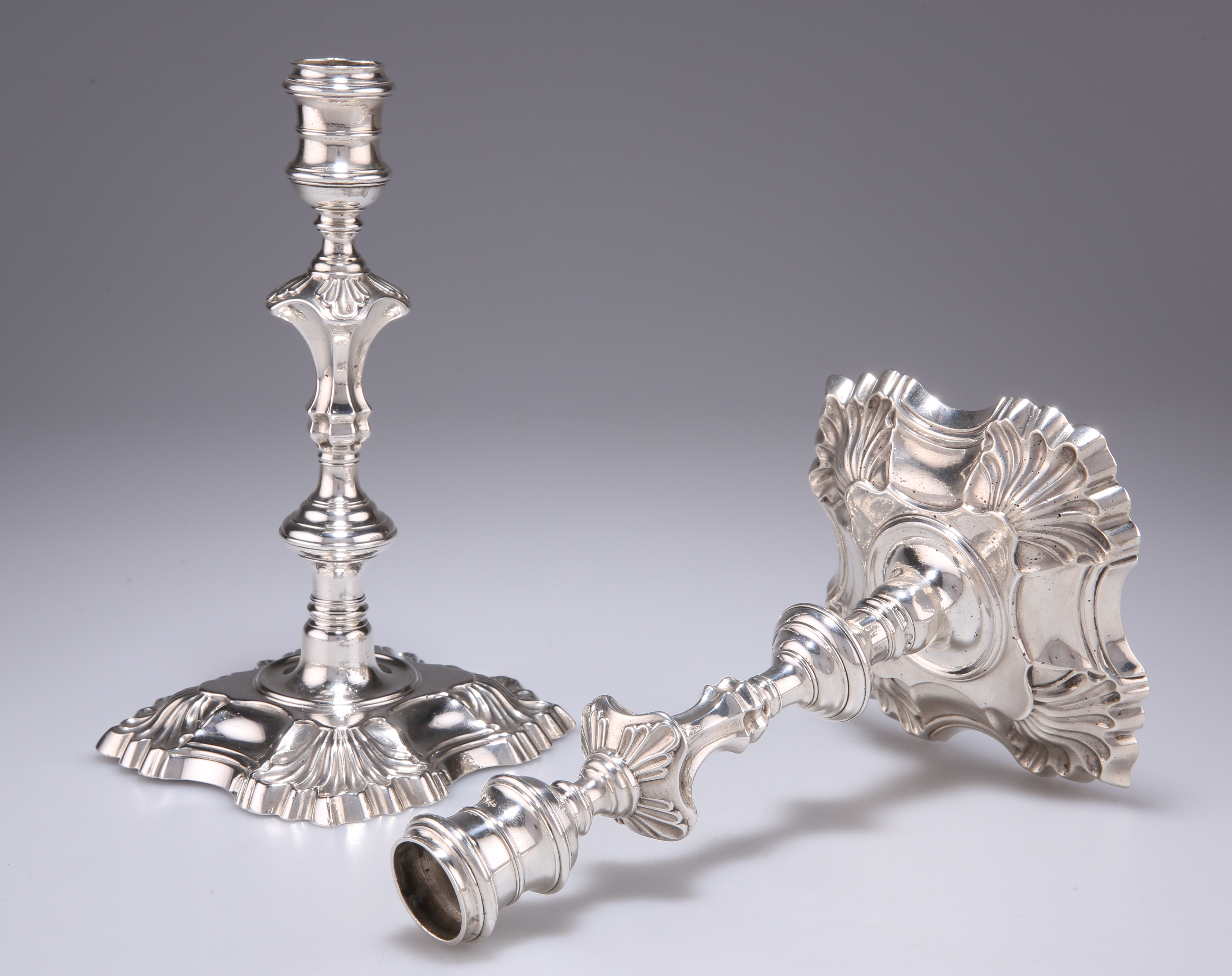 A PAIR OF GEORGE II CAST SILVER CANDLESTICKS - Image 2 of 4