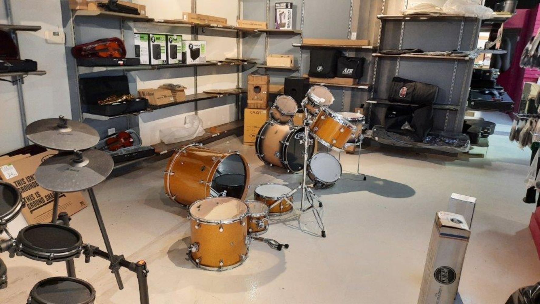 Music Store Bankruptcy Sale: 650+ lots: New & demos: Guitars, Yukuleles,  Strings, Drum Sets, Cymbals, Mixers, Harmonicas, Bags, Accessories++